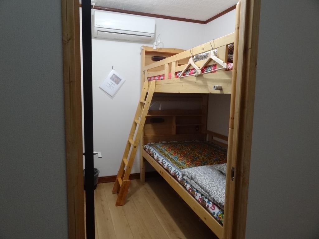Santana Guest House Осака Экстерьер фото